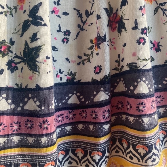 Floral Aztec Patterned Dress - Picture 4 of 4